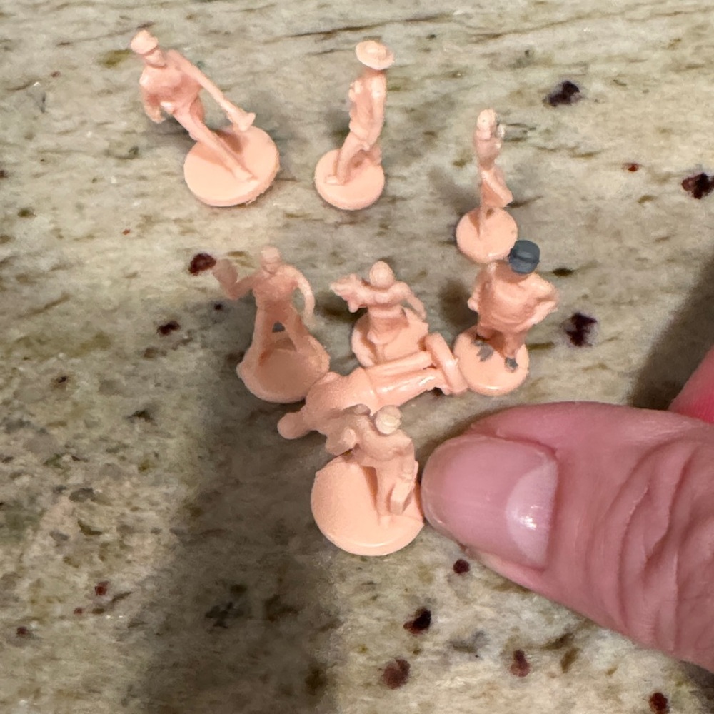 Set of Miniature Model Figures and Accessories Set for dept 56 or RR display. - Picture 2 of 6